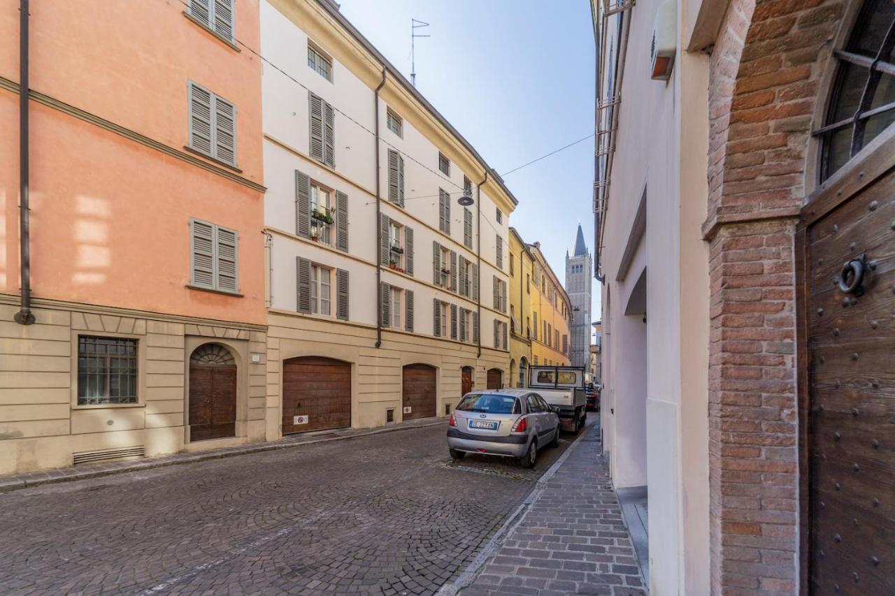 Parrot House - Casa In Centro A Parma Apartment Exterior photo